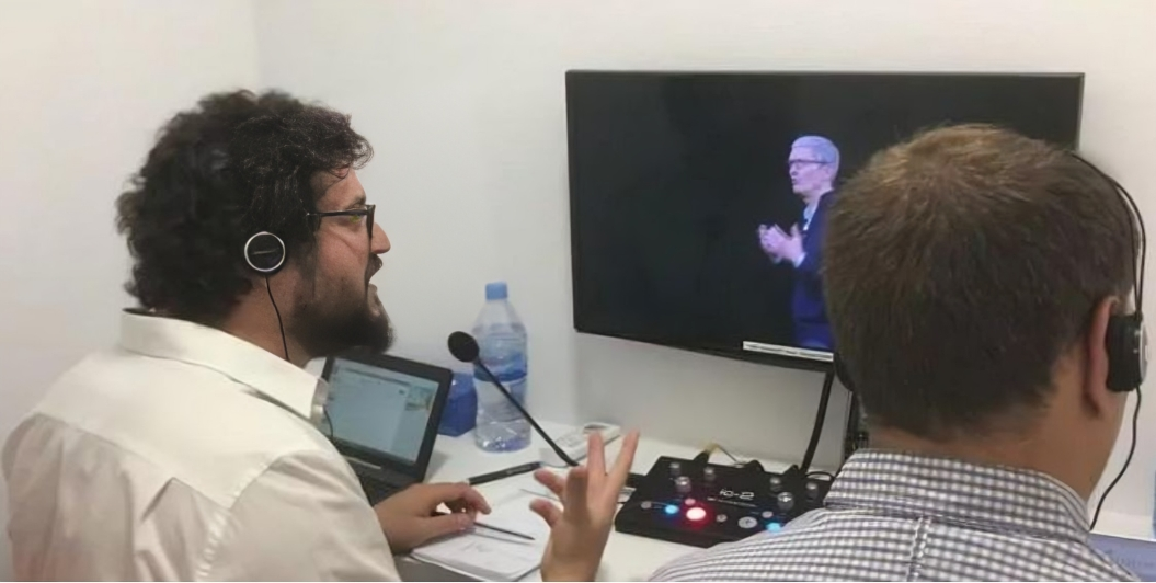 Ofrecemos servicios de interpretación remota de alta calidad. Nuestro equipo de intérpretes altamente cualificados tiene una gran experiencia que garantiza una comunicación fluida en tus eventos multilingües. Contáctanos para más información